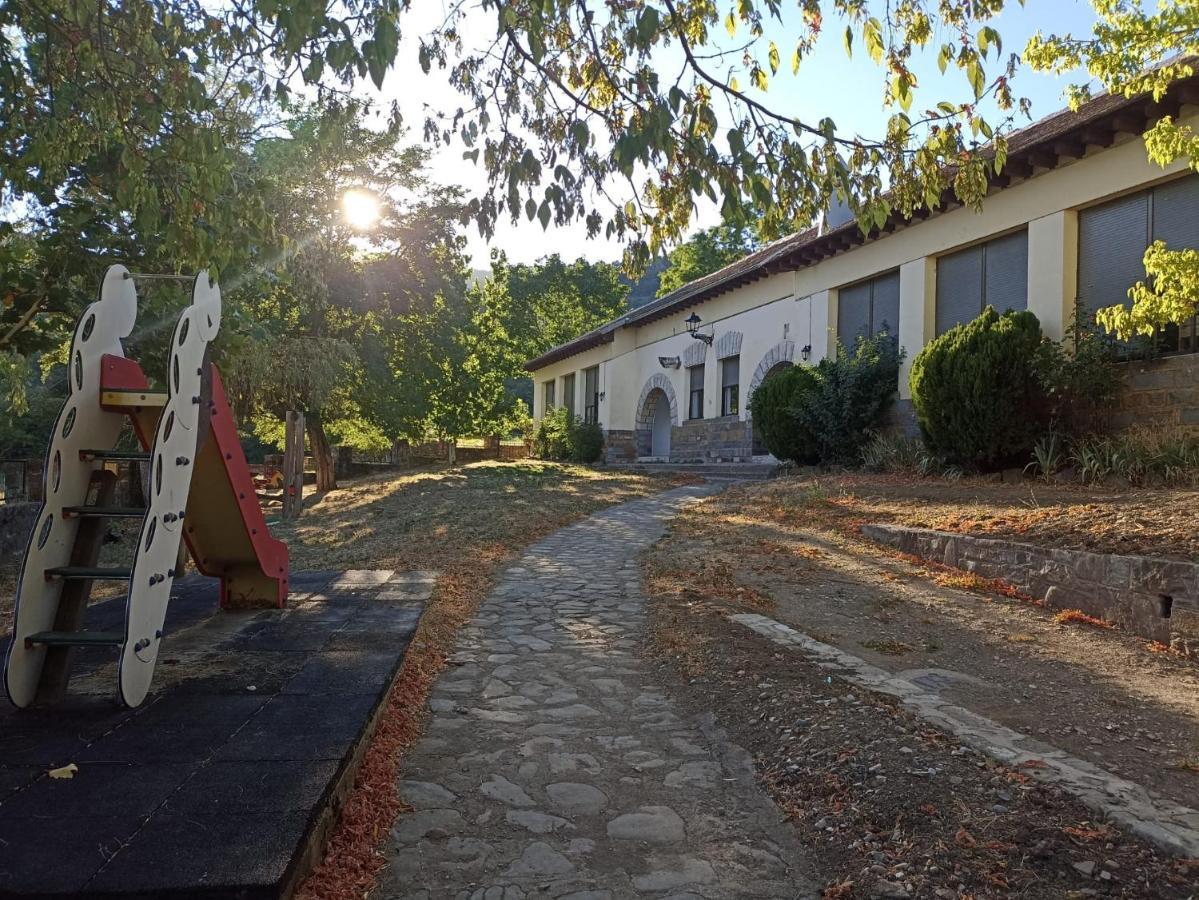 Hostel De *